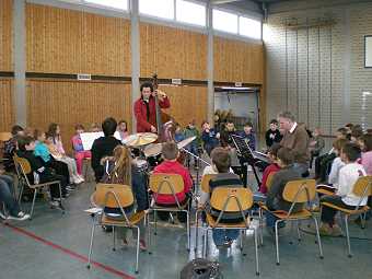 JAZZWORKSHOP IN DER GRUNDSCHULE MASSWEILER, DANIEL ENGELS, CHRISTOF HERINGER
